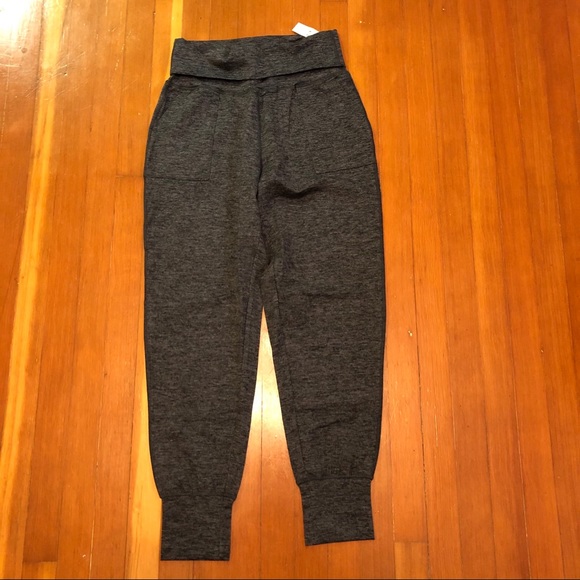 NWT Aerie Offline Hugger Jogger - Picture 3 of 4
